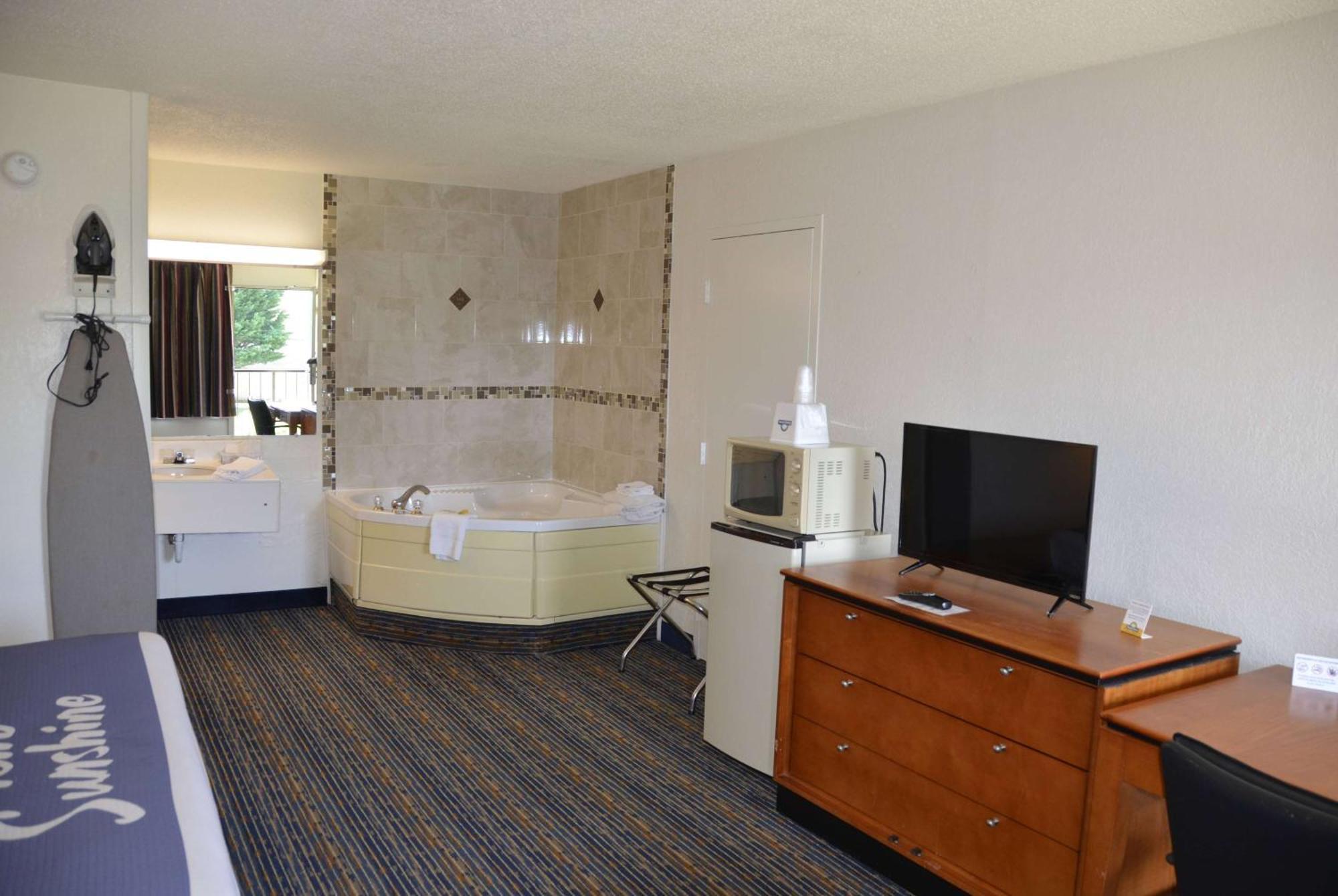 Days Inn By Wyndham Luray Shenandoah Exterior photo