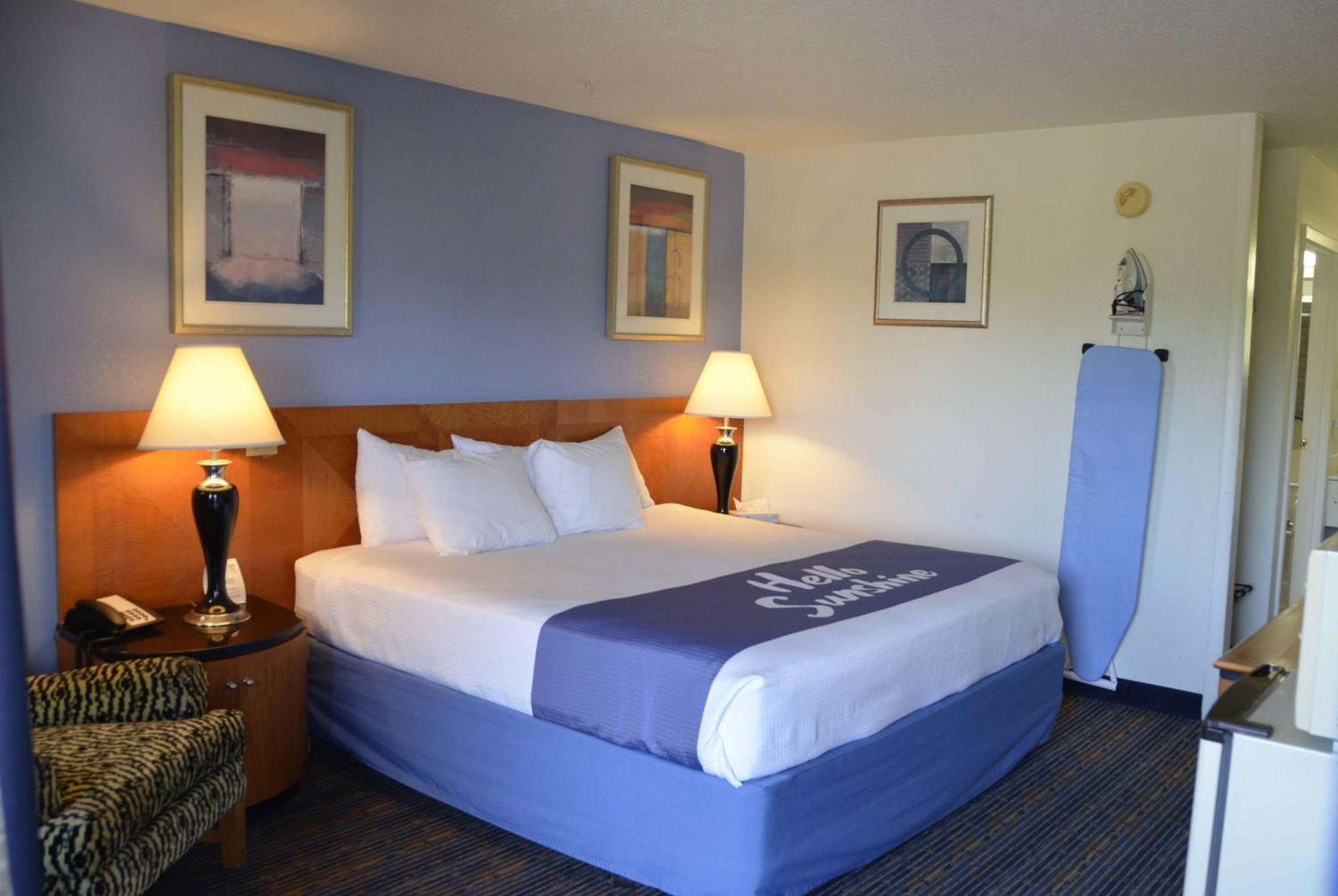 Days Inn By Wyndham Luray Shenandoah Exterior photo