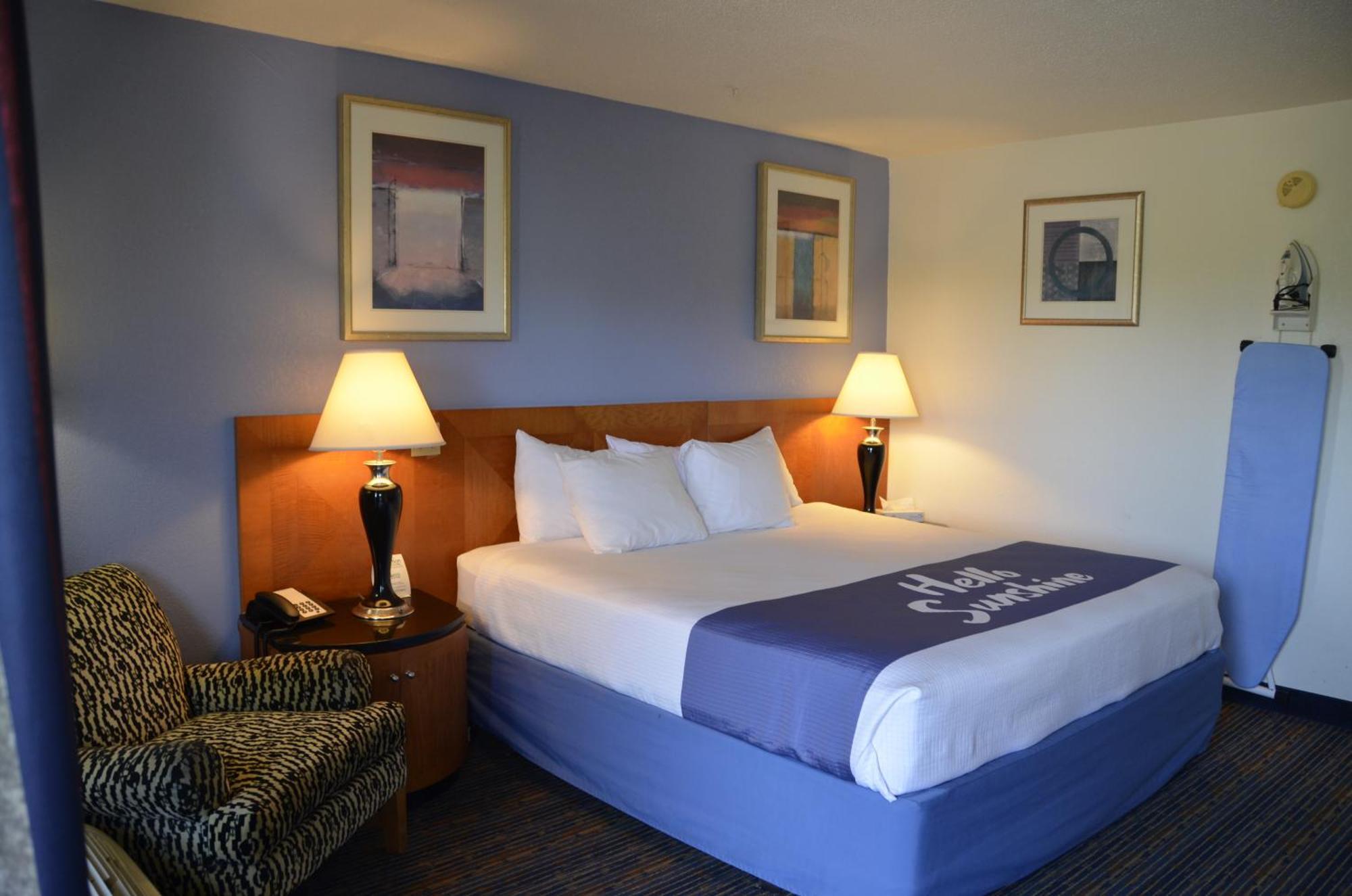 Days Inn By Wyndham Luray Shenandoah Exterior photo