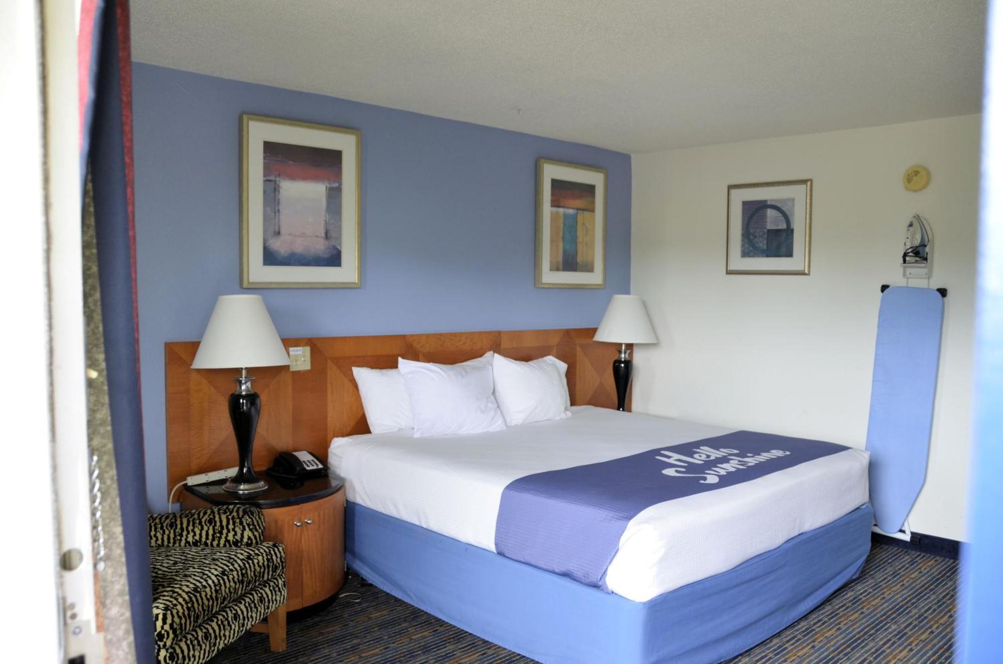 Days Inn By Wyndham Luray Shenandoah Exterior photo